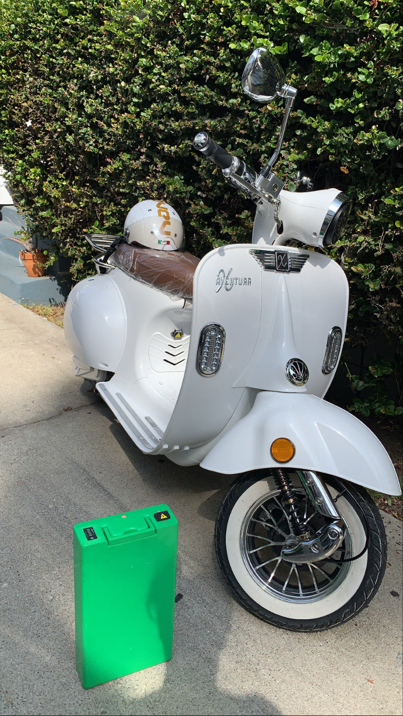 Aventura-X Moped, Dealer Demo, White, 30MPH street legal moped