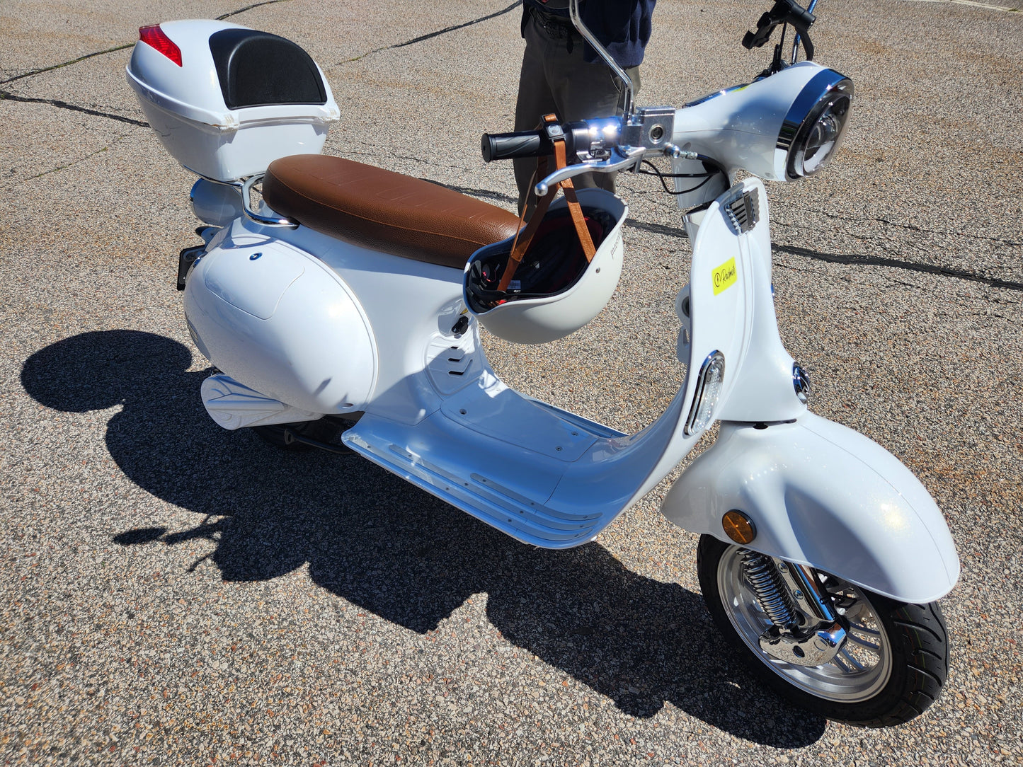 Aventura-X Moped, Dealer Demo, White, 30MPH street legal moped
