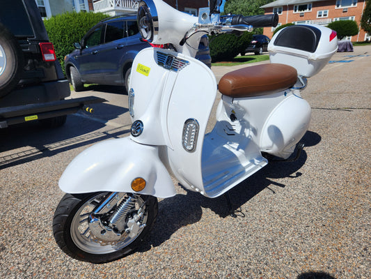 Aventura-X Moped, Dealer Demo, White, 30MPH street legal moped
