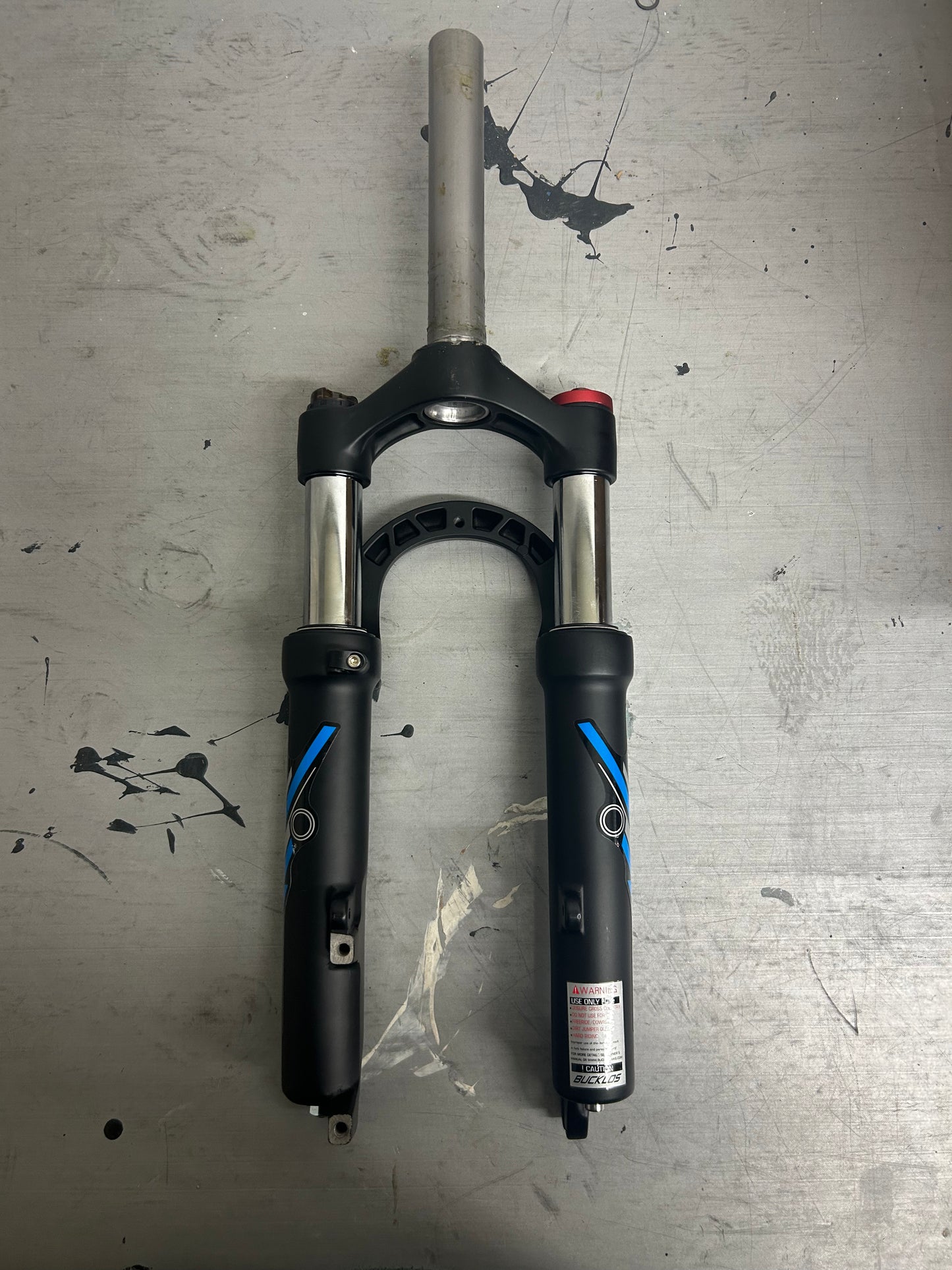 BUCKLOS 20 inch Fork, 50mm travel, 28.6mm threadless straight tube, 9mm crown