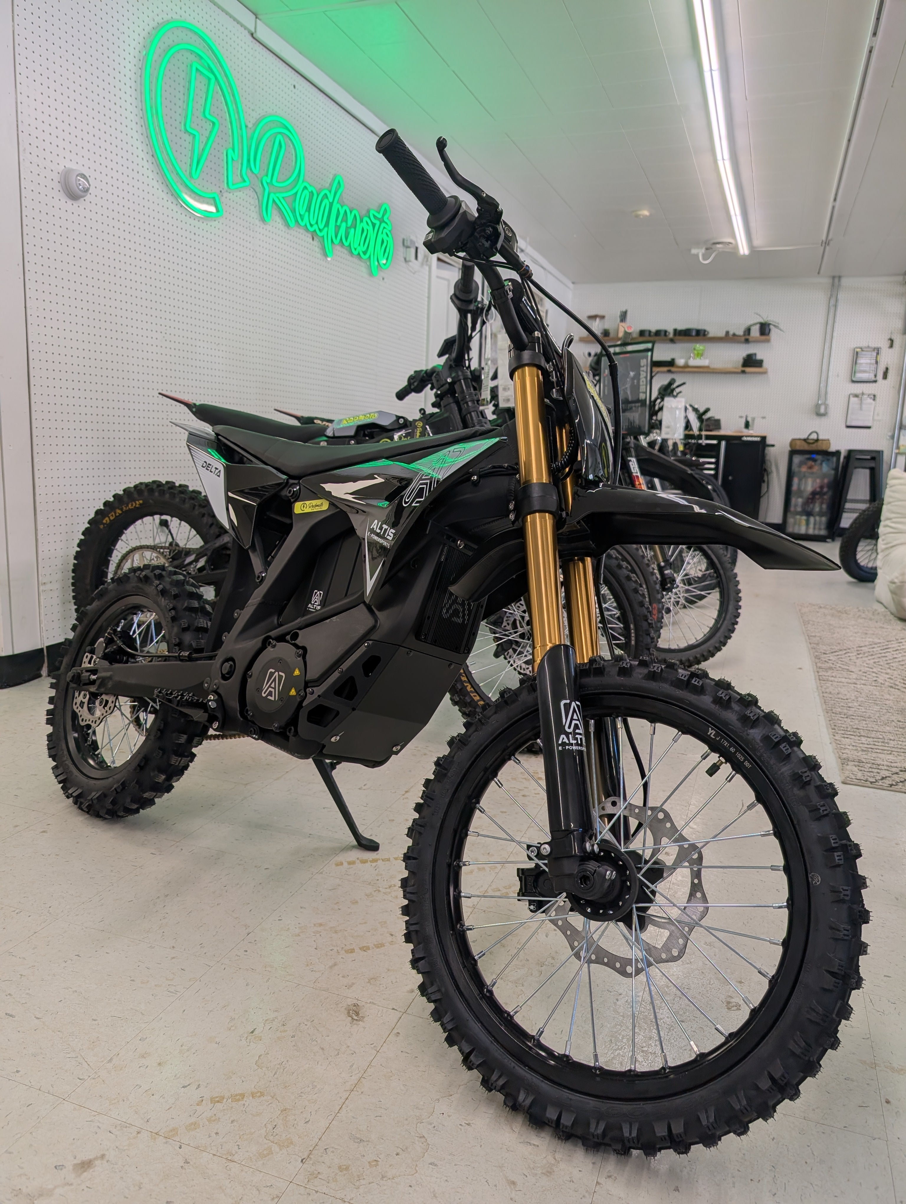 ENTHRAL ブラックメタル　BLACKL Altis Delta Electric Dirt Bike — 72V • 13kW Motor • 62 MPH Top