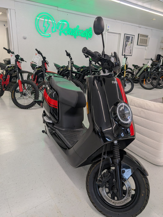 Dealer Demo, Black/Red, NIU NQi GTS — Premium Electric Moped for Urban & Suburban Riding