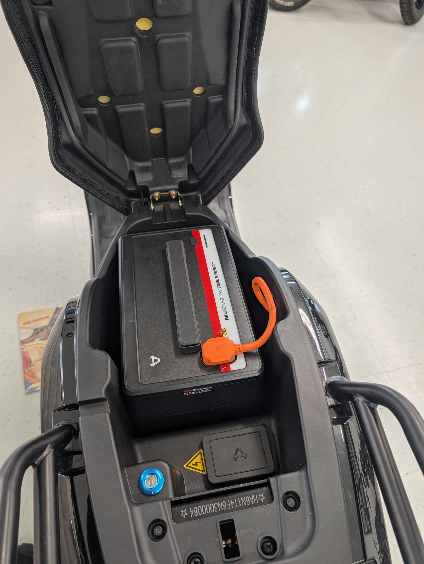 Dealer Demo, Black/Red, NIU NQi GTS — Premium Electric Moped for Urban & Suburban Riding
